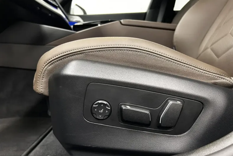 BMW 550 (Seria 5) din 2025 cu 15.590 km - oferta BMW220411 - foto 24