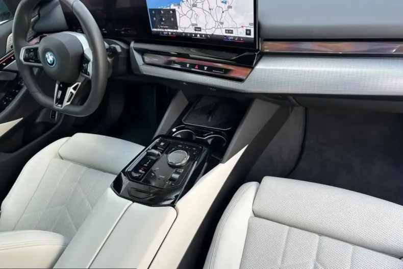 BMW 550 (Seria 5) din 2025 cu 12.695 km - oferta BMW220413 - foto 7