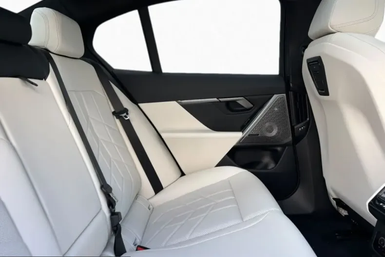 BMW 550 (Seria 5) din 2025 cu 12.695 km - oferta BMW220413 - foto 8