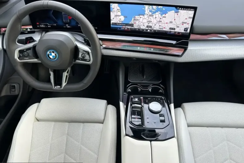 BMW 550 (Seria 5) din 2025 cu 12.695 km - oferta BMW220413 - foto 9