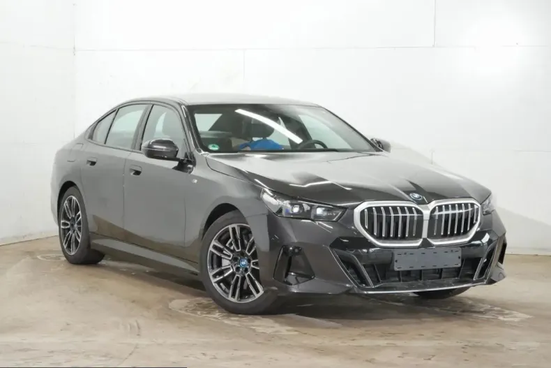 BMW 550 (Seria 5) din 2025 cu 23.995 km - oferta BMW220414 - foto 1