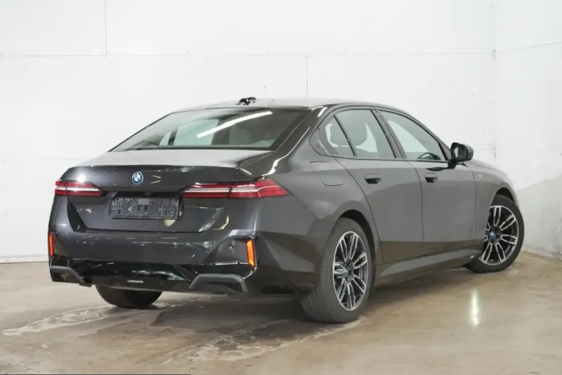 BMW 550 (Seria 5) din 2025 cu 23.995 km - oferta BMW220414 - foto 3