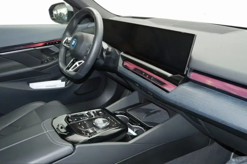 BMW 550 (Seria 5) din 2025 cu 23.995 km - oferta BMW220414 - foto 4