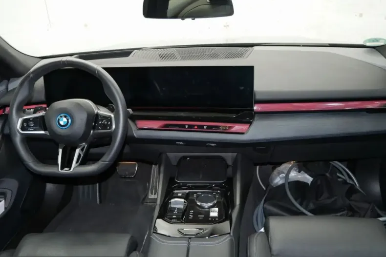 BMW 550 (Seria 5) din 2025 cu 23.995 km - oferta BMW220414 - foto 5
