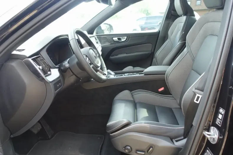 Volvo XC60 din 2025 cu 10.800 km - oferta VOL220457 - foto 9