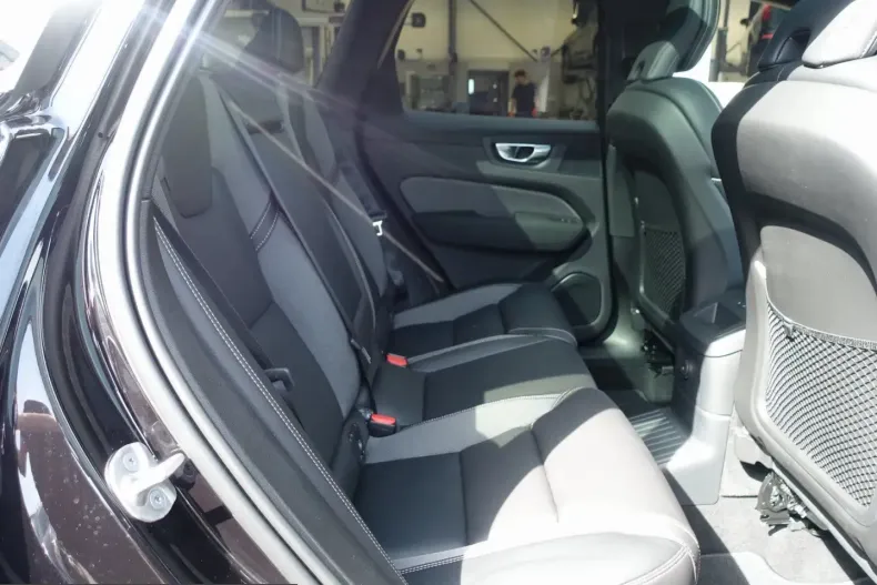 Volvo XC60 din 2025 cu 10.800 km - oferta VOL220457 - foto 11