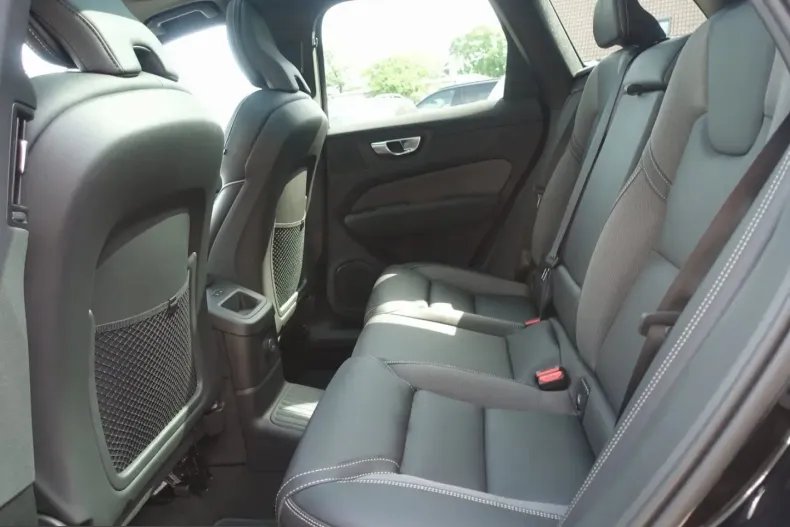 Volvo XC60 din 2025 cu 10.800 km - oferta VOL220457 - foto 12