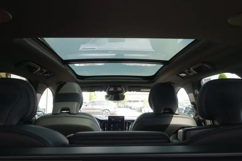 Volvo XC60 din 2025 cu 10.800 km - oferta VOL220457 - foto 16