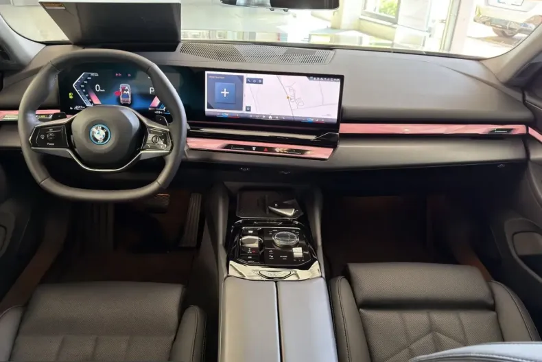 BMW 550 (Seria 5) din 2024 cu 24.044 km - oferta BMW220462 - foto 6