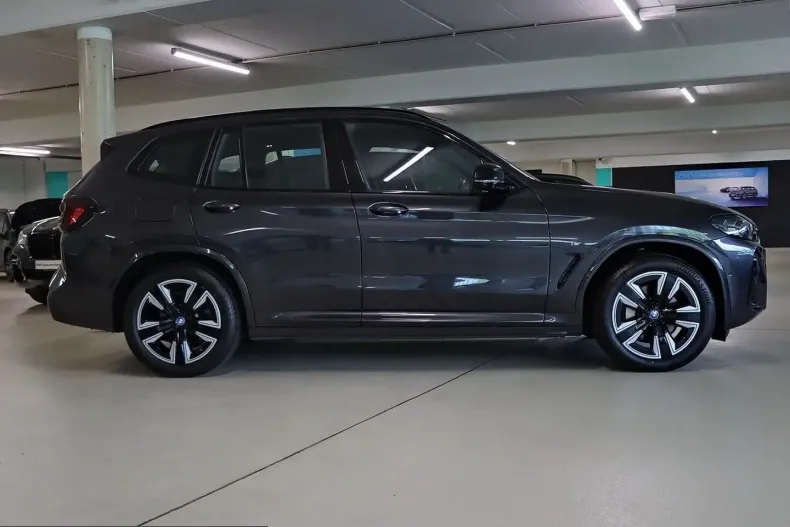 BMW iX3 (Seria X) din 2023 cu 65.743 km - oferta BMW220492 - foto 2