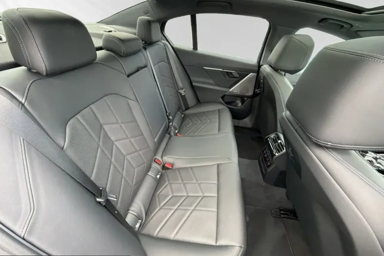 BMW 550 (Seria 5) din 2024 cu 7.100 km - oferta BMW220502 - foto 11