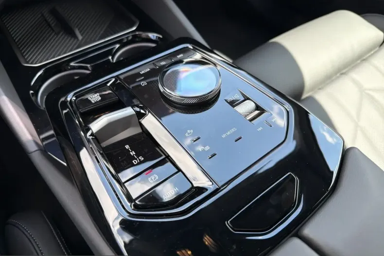 BMW 550 (Seria 5) din 2024 cu 7.100 km - oferta BMW220502 - foto 13
