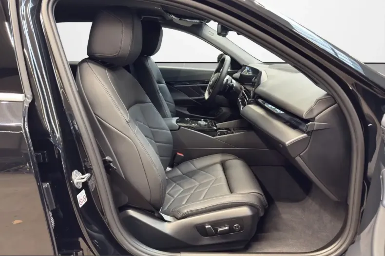 BMW 550 (Seria 5) din 2024 cu 8.000 km - oferta BMW220503 - foto 8