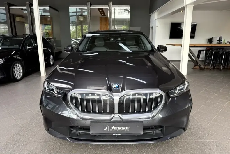 BMW 550 (Seria 5) din 2024 cu 12.600 km - oferta BMW220529 - foto 2