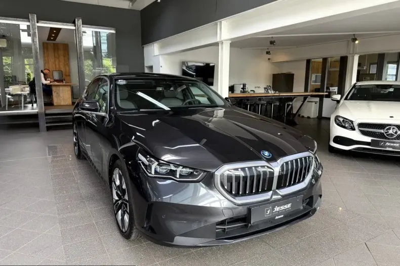 BMW 550 (Seria 5) din 2024 cu 12.600 km - oferta BMW220529 - foto 3