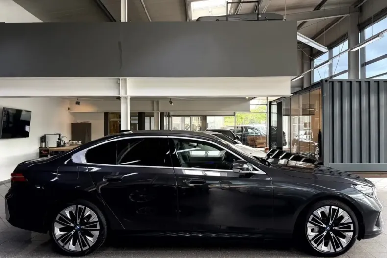 BMW 550 (Seria 5) din 2024 cu 12.600 km - oferta BMW220529 - foto 4