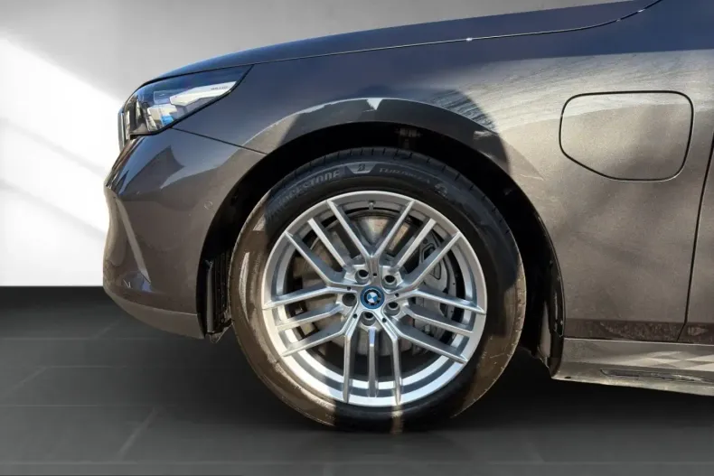 BMW 550 (Seria 5) din 2024 cu 4.900 km - oferta BMW220531 - foto 7
