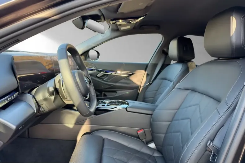 BMW 550 (Seria 5) din 2024 cu 4.900 km - oferta BMW220531 - foto 8