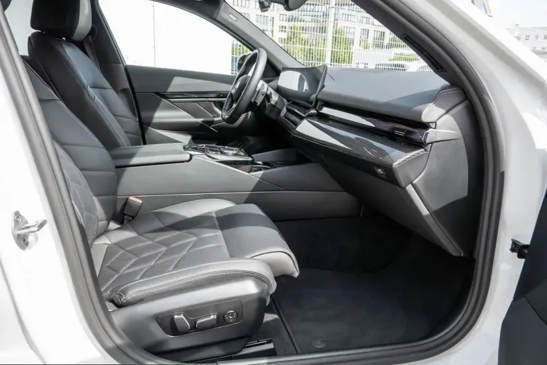 BMW 520 (Seria 5) din 2025 cu 20.800 km - oferta BMW220542 - foto 6