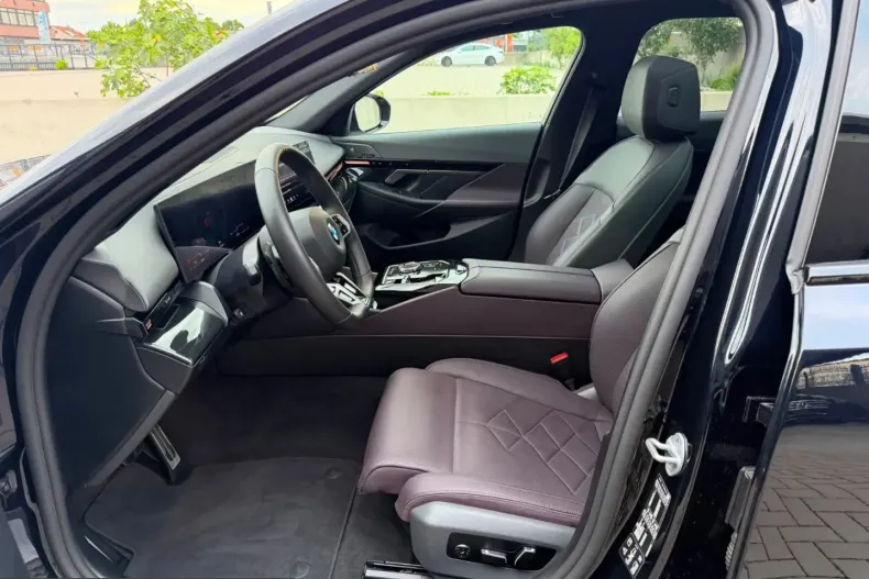 BMW 540 (Seria 5) din 2025 cu 15.200 km - oferta BMW220597 - foto 15