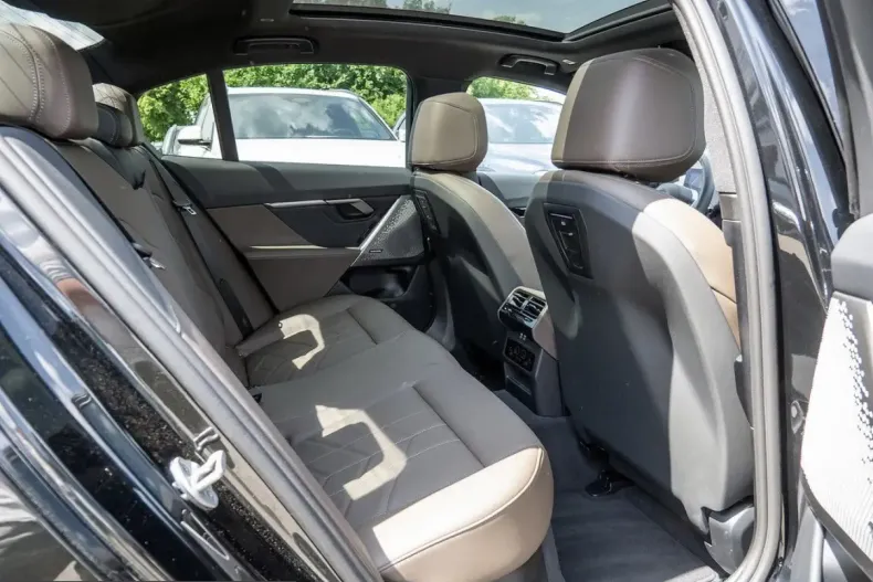 BMW 520 (Seria 5) din 2025 cu 20.300 km - oferta BMW220598 - foto 6