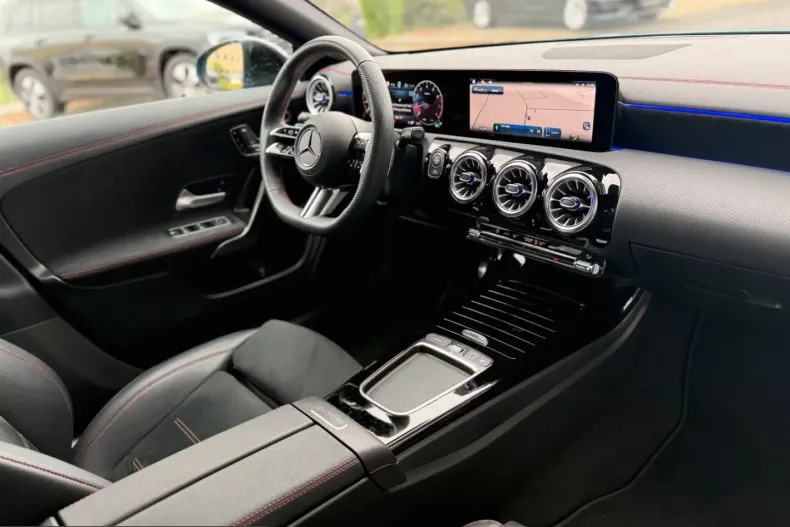 Mercedes-Benz CLA 200 (Clasa CLA) din 2025 cu 7.277 km - oferta MER220602 - foto 16