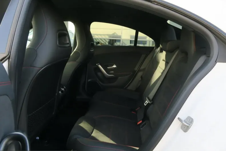 Mercedes-Benz CLA 200 (Clasa CLA) din 2024 cu 14.493 km - oferta MER220604 - foto 7