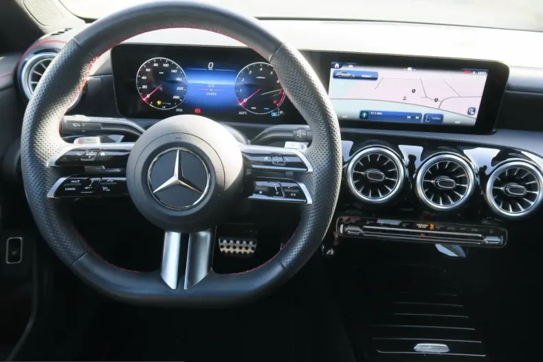 Mercedes-Benz CLA 200 (Clasa CLA) din 2024 cu 14.493 km - oferta MER220604 - foto 12