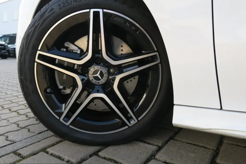 Mercedes-Benz CLA 200 (Clasa CLA) din 2024 cu 14.493 km - oferta MER220604 - foto 15