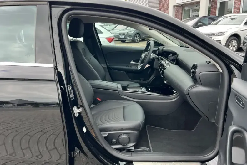 Mercedes-Benz A 180 (Clasa A) din 2025 cu 31.355 km - oferta MER220635 - foto 10