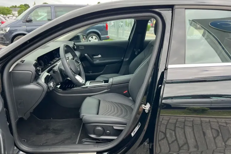 Mercedes-Benz A 180 (Clasa A) din 2025 cu 31.355 km - oferta MER220635 - foto 14