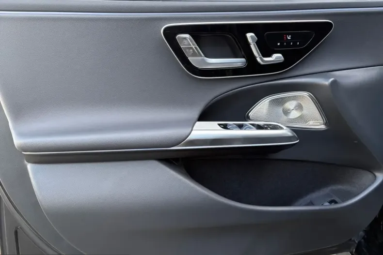 Mercedes-Benz E 200 (Clasa E) din 2025 cu 3.900 km - oferta MER220640 - foto 10