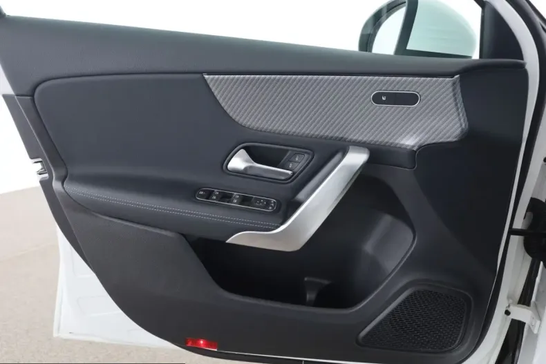 Mercedes-Benz A 200 (Clasa A) din 2025 cu 8.009 km - oferta MER220642 - foto 14