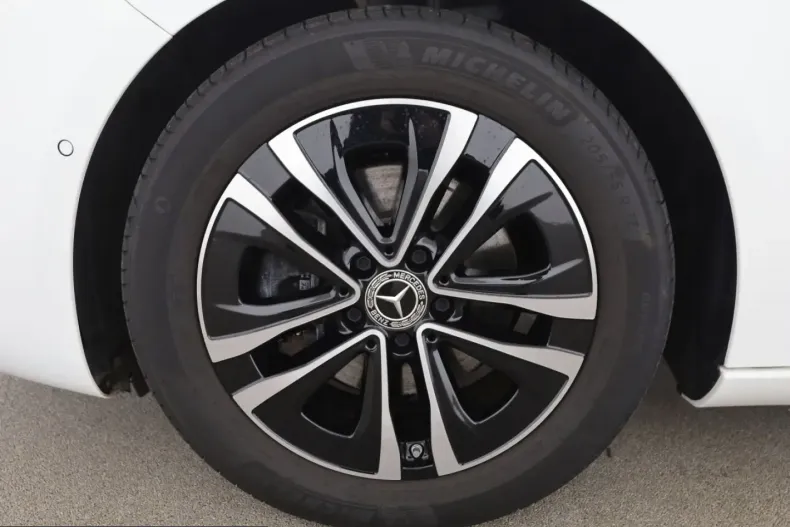 Mercedes-Benz A 200 (Clasa A) din 2025 cu 8.009 km - oferta MER220642 - foto 21