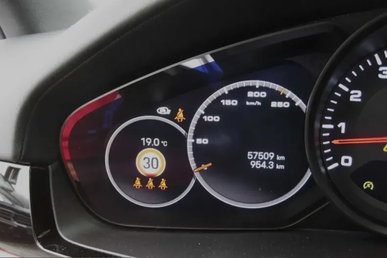 Porsche Cayenne din 2022 cu 57.000 km - oferta POR220651 - foto 3