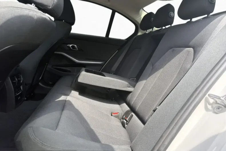 BMW 320 (Seria 3) din 2023 cu 35.983 km - oferta BMW220663 - foto 8