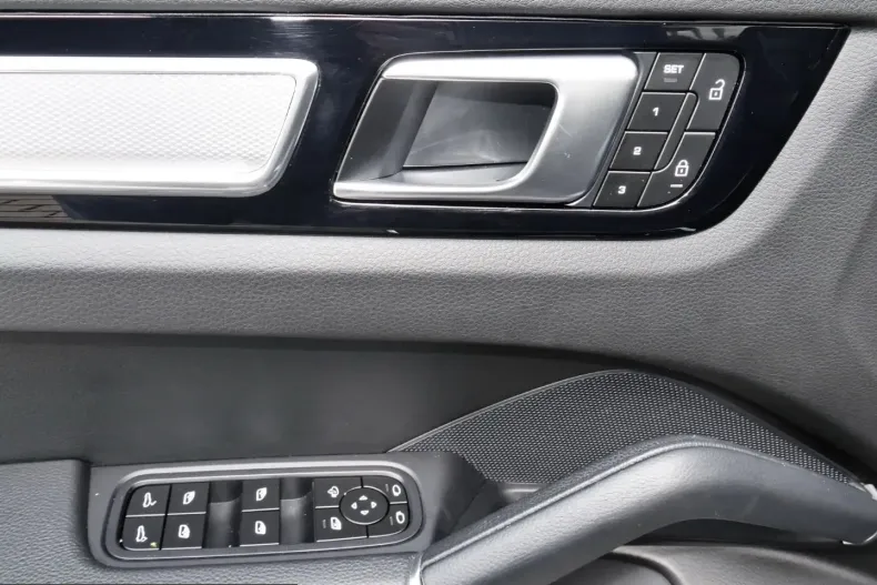 Porsche Cayenne din 2023 cu 50.785 km - oferta POR220682 - foto 20