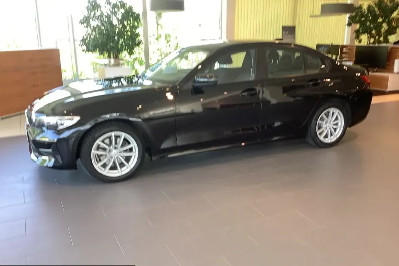 BMW 320 (Seria 3) din 2021 cu 56.480 km - oferta BMW220683 - foto 4