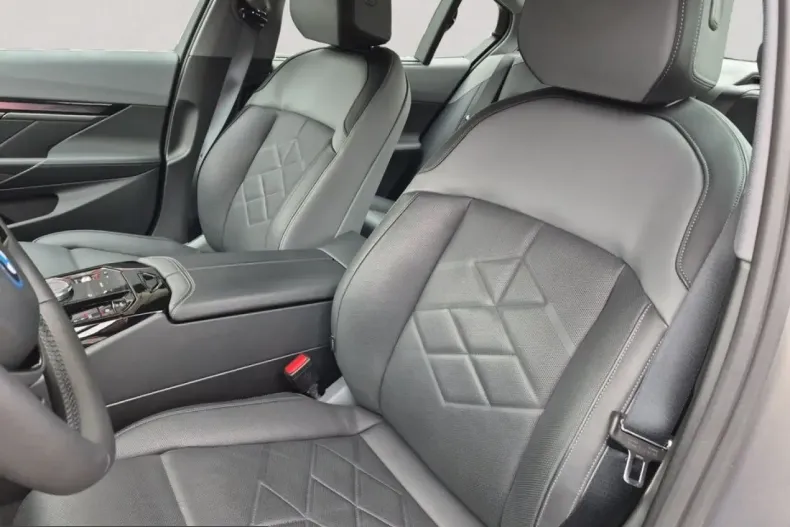 BMW 550 (Seria 5) din 2024 cu 21.005 km - oferta BMW220685 - foto 13