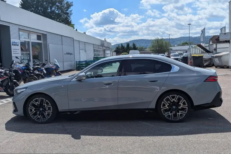 BMW 550 (Seria 5) din 2025 cu 31.702 km - oferta BMW220686 - foto 4
