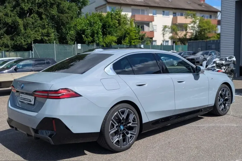 BMW 550 (Seria 5) din 2025 cu 31.702 km - oferta BMW220686 - foto 7