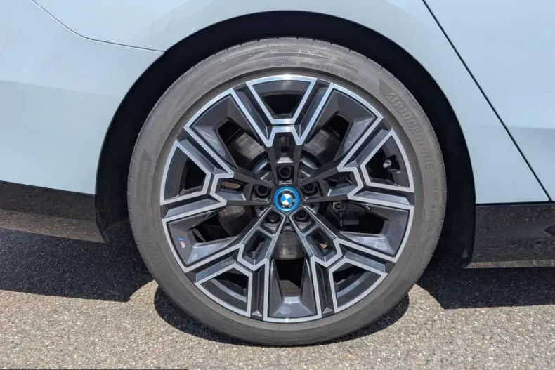 BMW 550 (Seria 5) din 2025 cu 31.702 km - oferta BMW220686 - foto 8