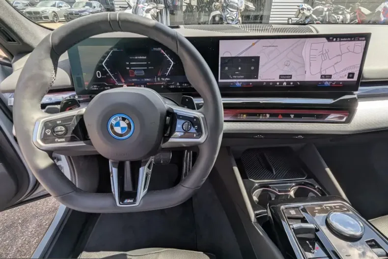 BMW 550 (Seria 5) din 2025 cu 31.702 km - oferta BMW220686 - foto 11