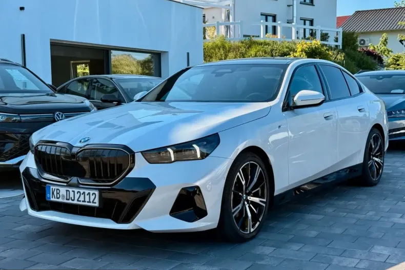 BMW 520 (Seria 5) din 2024 cu 44.618 km - oferta BMW220692 - foto 1