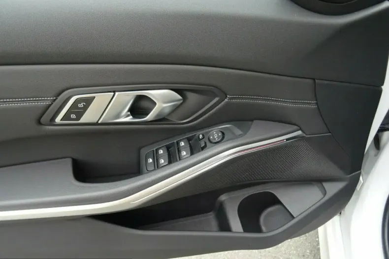 BMW 320 (Seria 3) din 2021 cu 81.328 km - oferta BMW220698 - foto 18