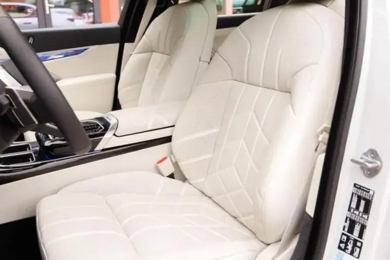 BMW 740d (Seria 7) din 2025 cu 1.264 km - oferta BMW220722 - foto 11