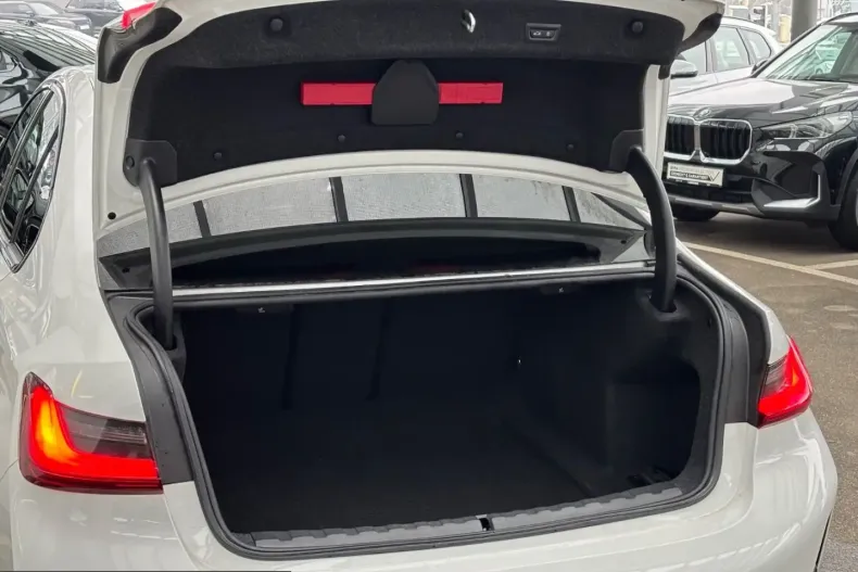BMW 320 (Seria 3) din 2025 cu 23.792 km - oferta BMW220734 - foto 20