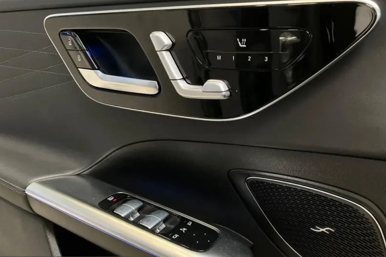 Mercedes-Benz C 300 (Clasa C) din 2022 cu 46.072 km - oferta MER220749 - foto 4