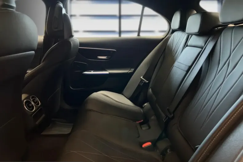 Mercedes-Benz C 300 (Clasa C) din 2022 cu 46.072 km - oferta MER220749 - foto 5
