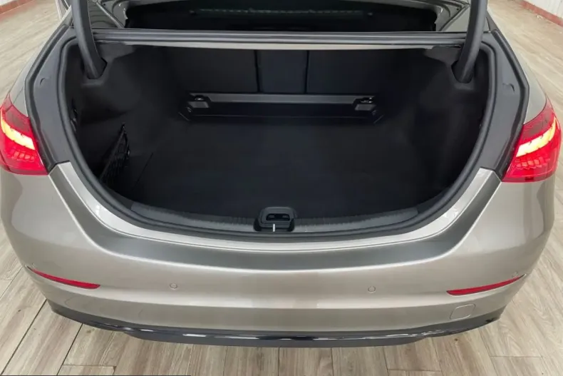 Mercedes-Benz C 300 (Clasa C) din 2024 cu 11.007 km - oferta MER220752 - foto 12